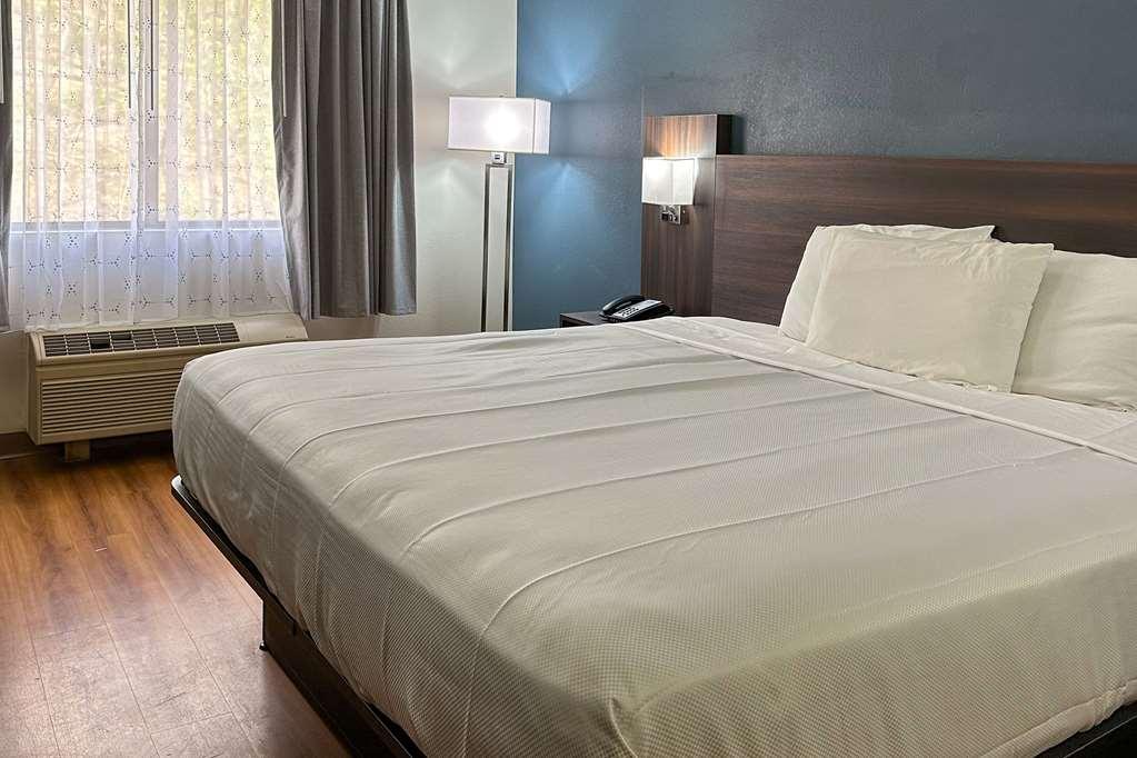 Suburban Studios Lavale - Cumberland La Vale Room photo